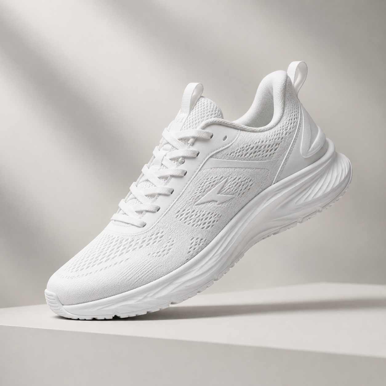SPORTS SHOE
